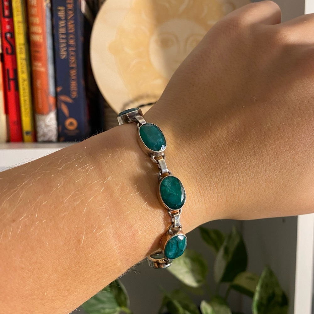 Emerald bracelet set in Sterling Silver